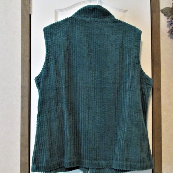 Kingsdale Corduroy Vest by Woolrich - Picture 3 of 7